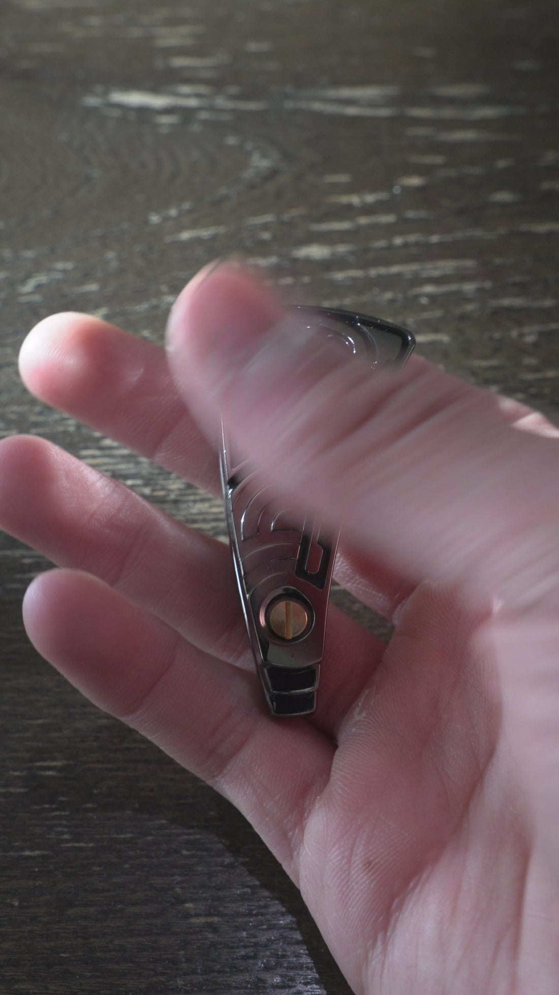 Fan-shaped magnetic slider in silver and chrome — three-layer fan opening and haptic click demo